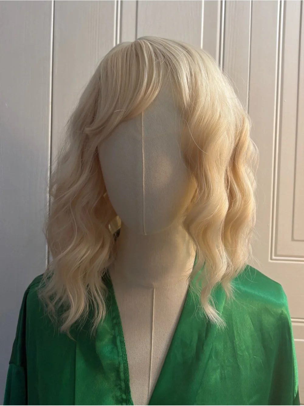 Short Wavy Blonde Synthetic Wig with Bangs for Women Daily Use Or Party Wear